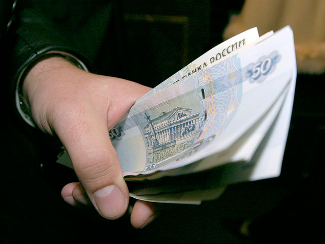 Среди денежных единиц наибольшим доверием жителей России пользуется рубль, пусть даже он и переживает сейчас приступ слабости