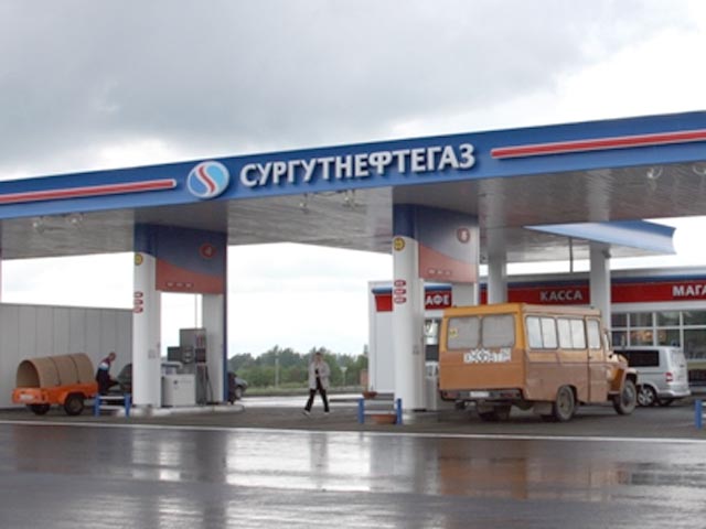 Власти Ханты-Мансийского автономного округа намерены включить в окружную программу приватизации на 2013-2016 годы продажу доли округа в нефтекомпании "Сургутнефтегаз"