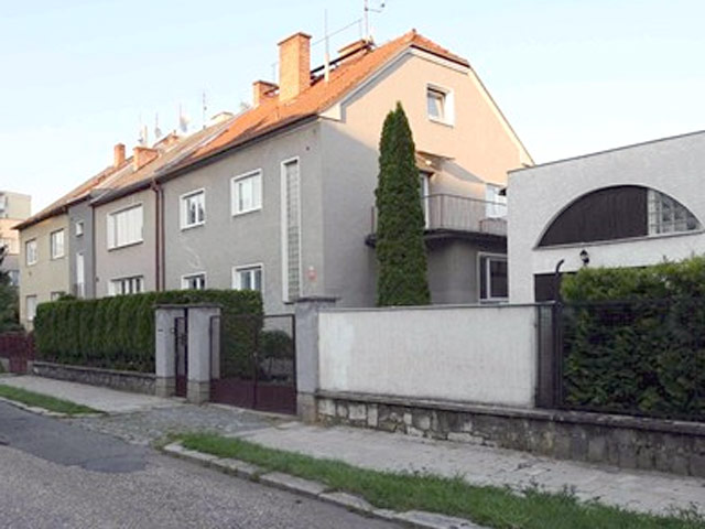 Чешская полиция расследует кражу из дома бизнесмена в городе Оломоуц картины Ренуара и рисунков Пикассо