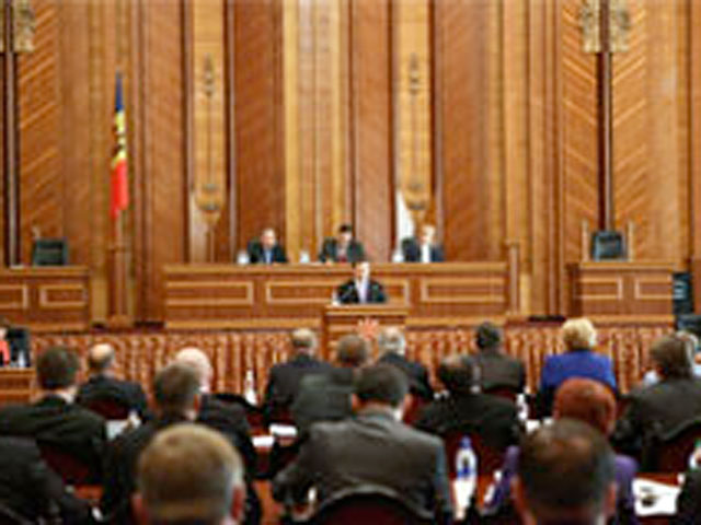Парламент Молдавии запретил использовать коммунистическую символику в политических целях