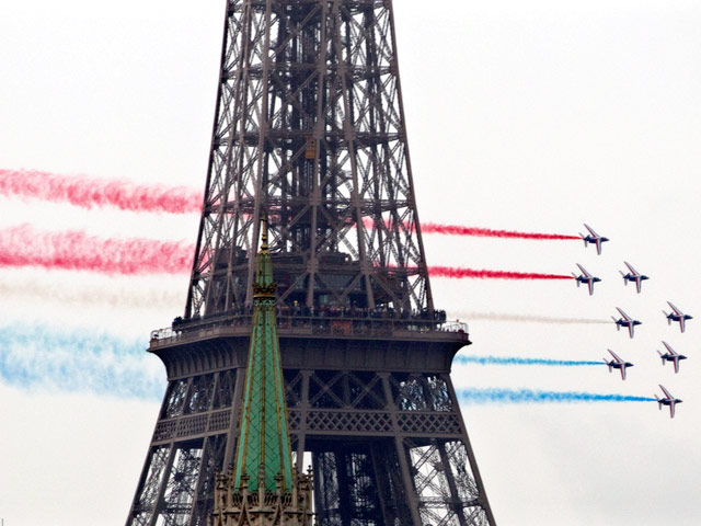 Франция отмечает сегодня свой главный национальный праздник - день взятия Бастилии