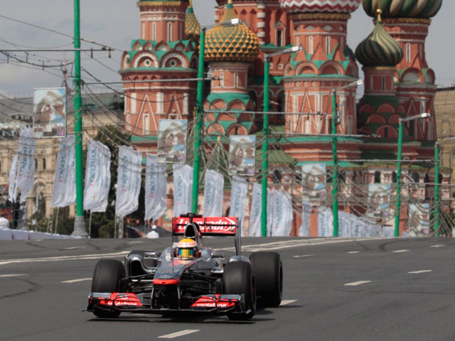 Льюис Хэмилтон предложил устроить гонку болидов "Формулы-1" по ночной Москве
