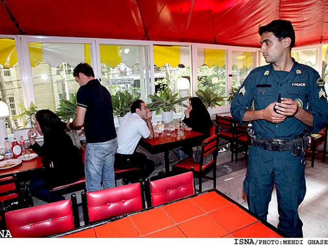 Иранские власти  закрыли  десятки ресторанов и кафе в рамках борьбы за нравственность в обществе