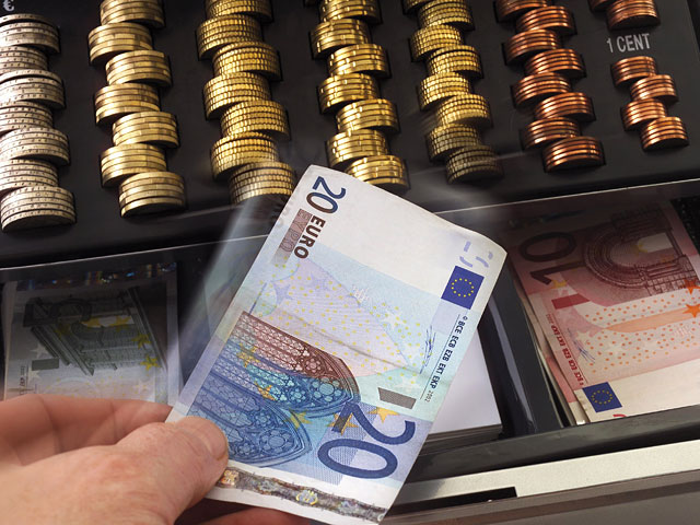 За год Россия потеряла более 30 млрд долларов из-за обесценения евро
