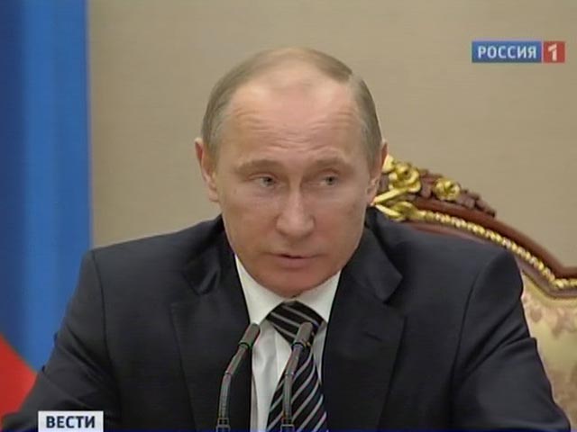 Президент РФ Владимир Путин заявил, что ФСБ должна своевременно реагировать на попытки дестабилизации социально-политической ситуации в стране, обращая особое внимание на ситуацию на Северном Кавказе