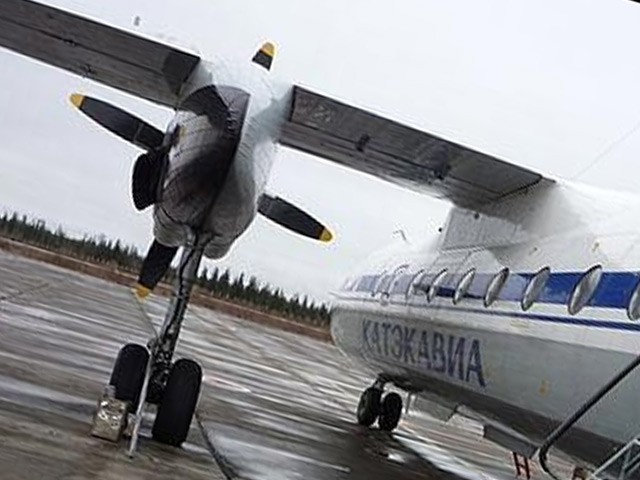 Инцидент произошел в четверг в 09:05 по местному времени (05:05 по московскому) во время запуска двигателя самолета Ан-24, который должен был выполнять рейс Красноярск-Колдинск
