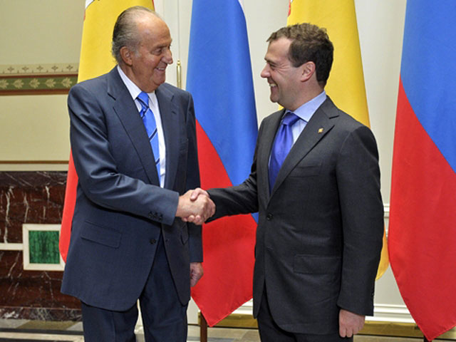 Медведев пошутил с королем Испании о футболе. А тот вспомнил трагедию на Кубани