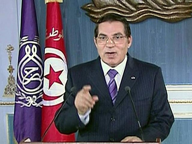 Военный трибунал Туниса во второй раз заочно приговорил к пожизненному заключению бывшего президента страны Зин аль-Абедина бен Али по обвинению в причастности к убийству 43 демонстрантов в дни "жасминовой революции" в 2011 году