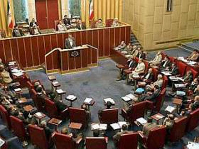 Более половины членов меджлиса (парламента) Ирана - 150 из 290 - поддержали поддержали законопроект о перекрытии Ормузского пролива