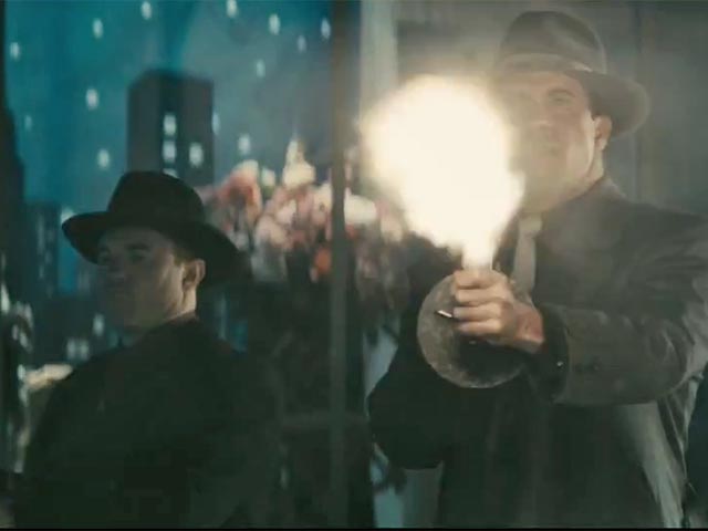 После трагедии в кинотеатре штата Колорадо на премьере очередной картины о Бэтмене компания Warner Bros. отозвала рекламный ролик своего нового фильма "Охотники за гангстерами" (Gangster Squad), в котором содержалась сцена стрельбы в кинозале
