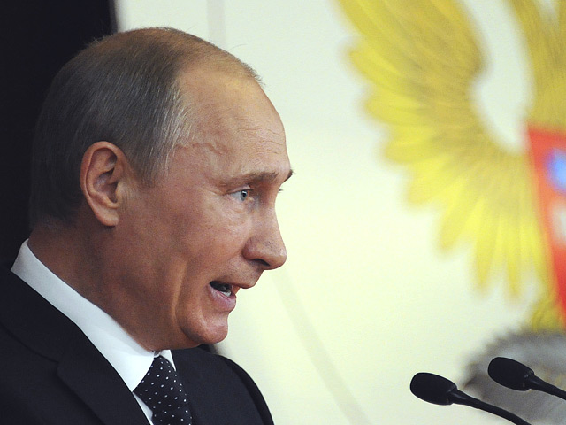 Президент Владимир Путин в субботу подписал скандальный закон о некоммерческих организациях - иностранных агентах