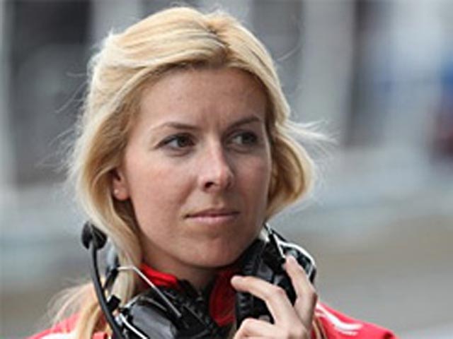 Испанская гонщица российской команды "Формулы-1" "Маруся" Мария де Вильота, получившая серьезные травмы в аварии во время тестовых заездов в британском Даксфорде, вернулась на родину, где продолжит свое восстановление