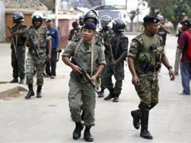 Армия Мадагаскара заявила, что подавила мятеж взбунтовавшихся солдат, захвативших накануне утром военный лагерь вблизи аэропорта столицы страны