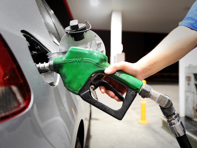 Потребительские цены на автомобильный бензин в РФ с 16 по 22 июля не изменились, сообщает Росстат. При этом стоимость топлива остается неизменной четвертую неделю подряд