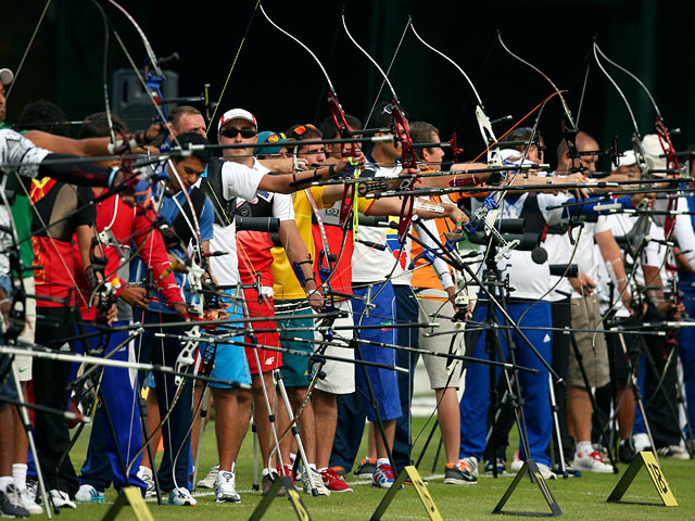 В пятницу в Лондоне стартовал олимпийский квалификационный турнир по стрельбе из классического лука, где уже пали два мировых рекорда