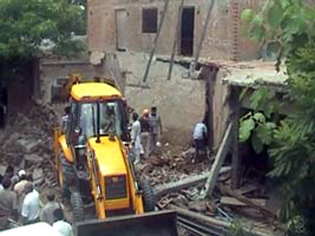 На севере Индии обрушилась крыша в здании школы