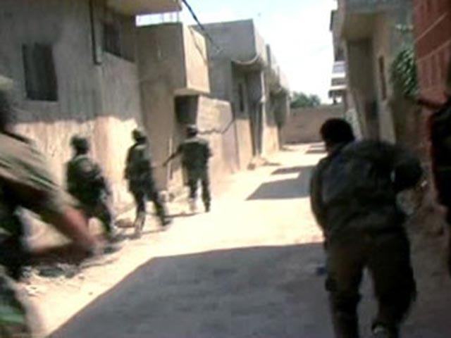 Как сообщает САНА, вооруженные силы полностью очистили квартал Хаджар Аль-Асвад от бойцов незаконных вооруженных формирований