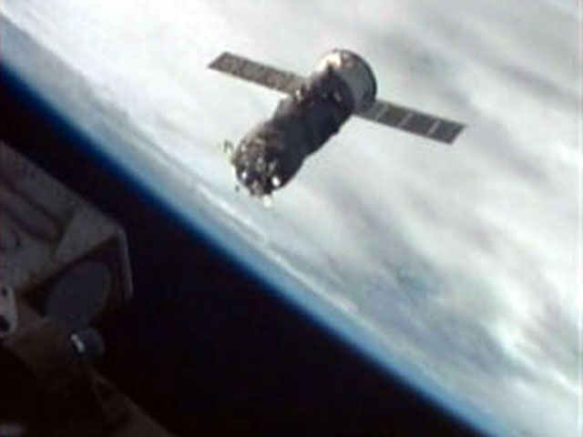 Российский корабль "Прогресс" со второй попытки состыковался с Международной космической станцией