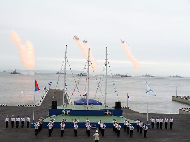 Во Владивостоке прошел парад кораблей Тихоокеанского флота - самое масштабное мероприятие ко Дню Военно-морского флота