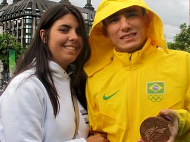 Бразилец Фелипе Китадаи, завоевавший бронзовую медаль в соревнованиях дзюдоистов в категории до 60 кг, просит у Международного олимпийского комитата выдать ему новую награду