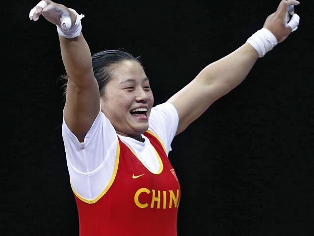 Китайская тяжелоатлетка Ли Сюеинь завоевала золото Лондона в весовой категории до 58 кг, установив олимпийские рекорды в сумме двоеборья (246 кг) и рывке (108 кг), и повторив олимпийский рекорд в толчке (138 кг)