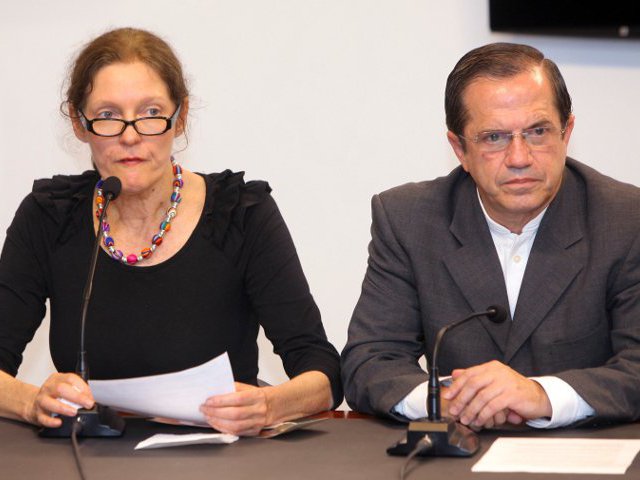 Министерством иностранных дел Эквадора начаты переговоры со Швецией, требующей выдачи основателя WikiLeaks Джулиана Ассанжа. Об этом заявил глава МИД Рикардо Патиньо после встречи с матерью австралийца