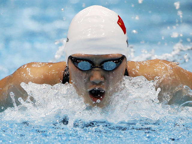 16-летнюю пловчиху из Китая Е Шивень коллеги заподозрили в употреблении допинга после того, как она установила новый мировой рекорд в комплексном плавании на 400 метров