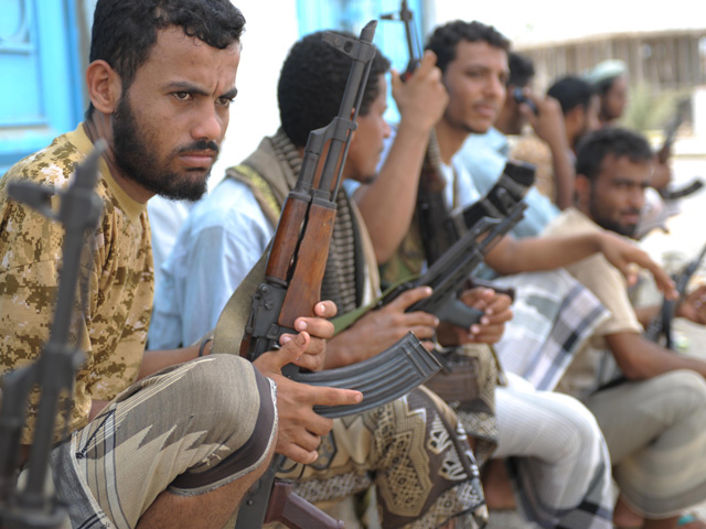 В столице Йемена Сане вспыхнули бои между сотрудниками силовых структур и боевиками из нескольких племенных групп с юга страны