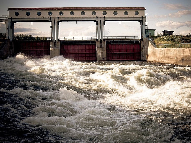 Сброс воды на Нарвской ГЭС в российском городе Ивангород привел к гибели 11-летнего ребенка из Нарвы на эстонской стороне пограничной реки Нарова