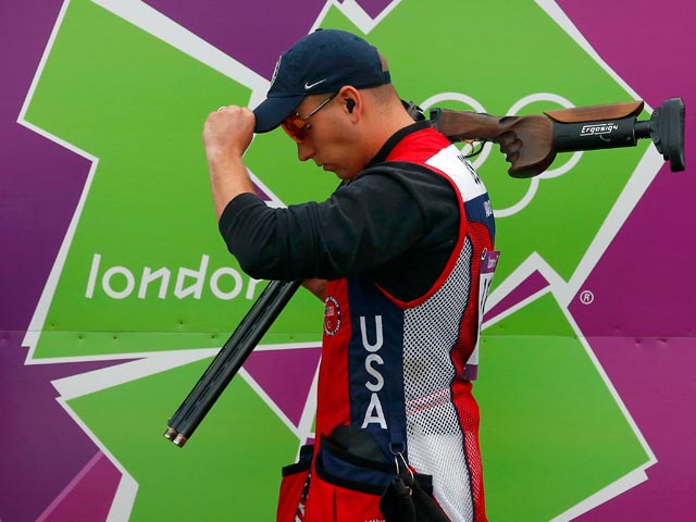 Американский стрелок Винсент Хэнкок стал двукратным олимпийским чемпионом, победив во вторник в финальном турнире по стендовой стрельбе в дисциплине скит