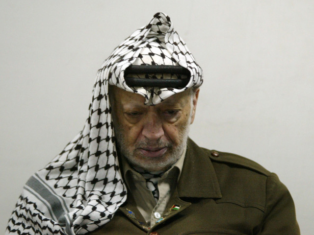 Вдова Ясира Арафата предъявила во Франции гражданский иск, желая выяснить причины смерти своего супруга