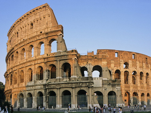 Работы по реставрации римского Колизея, самого знаменитого из сохранившихся древнеримских амфитеатров, начнутся в начале декабря текущего года и продлятся до июня-июля 2015 года