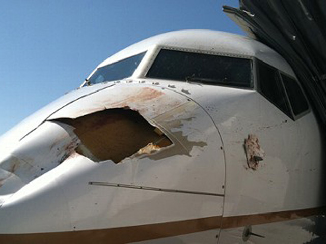 Во вторник, 31 июля, самолет авиакомпании United Airlines, производя посадку в Международном аэропорту Денвера, получил огромную дыру в носовой части