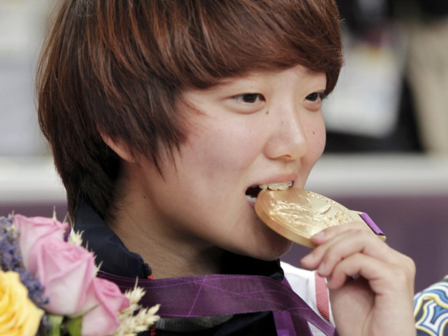 Кореянка Ким Янми стала олимпийской чемпионкой в пулевой стрельбе из малокалиберного пистолета с дистанции 25 метров