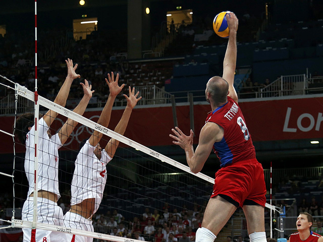 Российские волейболисты одержали вторую победу на групповом этапе олимпийского турнира. В третьем туре им противостояла национальная команда Туниса, которая была обыграна со счетом 3:0