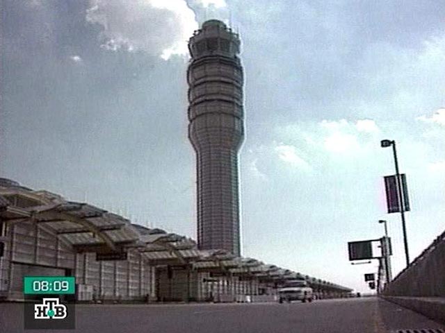 Федеральное авиационное управление США приступило к расследованию инцидента в аэропорту имени Рейгана в Вашингтоне, где ошибка диспетчеров едва не привела к гибели около 200 человек