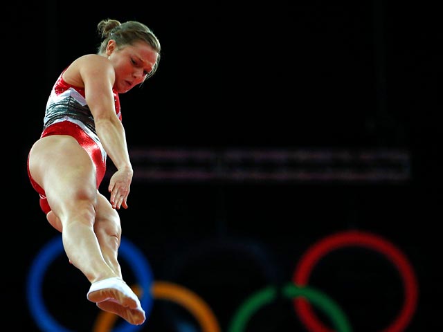 Канадская спортсменка Розана Макленнан преподнесла сюрприз, выиграв олимпийское золото в батуте, набрав 57,305 былла