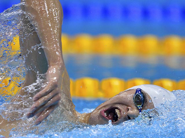 В Лондоне на олимпийском турнире по плаванию вновь бьются рекорды. Китаец Сунь Янь выиграл второе золото в Лондоне, на сей раз победив на дистанции 1500 м кролем с мировым рекордом - 14 мин. 31,02 сек