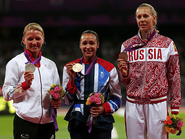 Российская легкоатлетка Татьяна Чернова упустила олимпийское "серебро" в семиборье и опустилась на третью строчку с результатом 6628 очков
