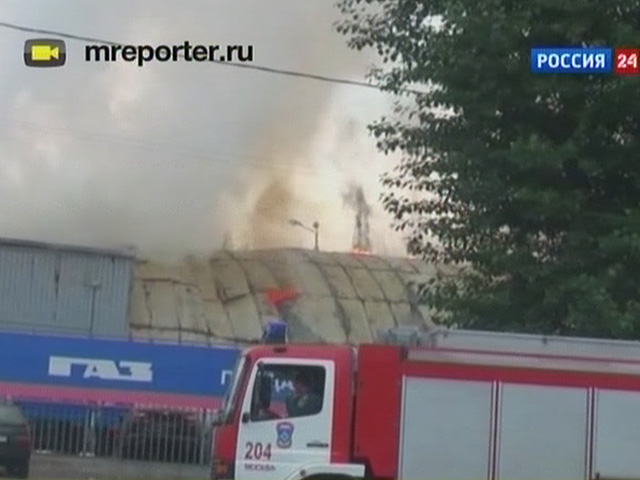 Крупный пожар в ангаре на северо-западе Москвы потушен
