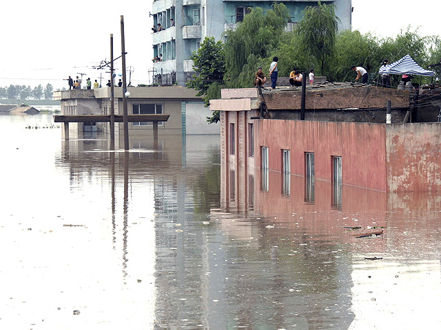 В результате сильных наводнений, охвативших ряд регионов КНДР, погибли 169 человек, 144 получили ранения, еще 400 считаются пропавшими без вести