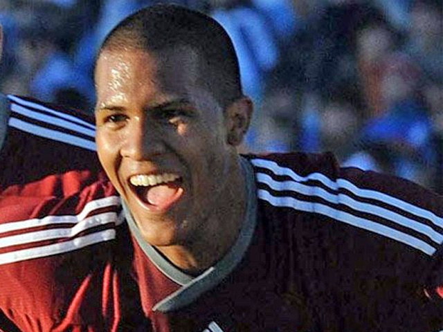 Венесуэльский нападающий Саломон Рондон, последние два года защищавший цвета испанской "Малаги", подписал четырехлетний контракт с казанским "Рубином"