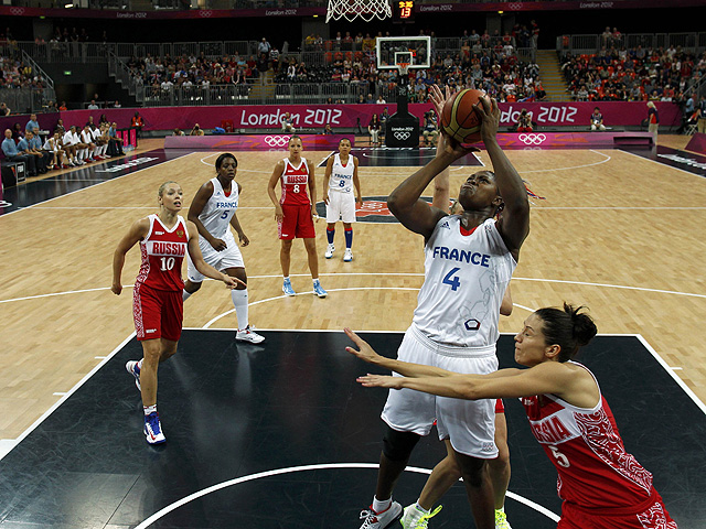 Женская сборная России по баскетболу потерпела второе поражение подряд на олимпийском турнире, на сей раз от команды Франции