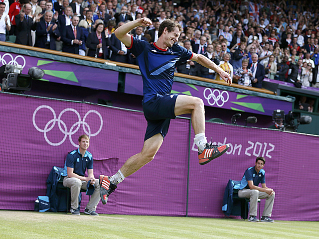 Британец Энди Маррей обыграл швейцарца Роджера Федерера в финальном матче олимпийского теннисного турнира в одиночном разряде