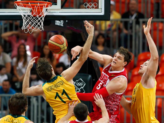 Победную серию российских баскетболистов на Играх-2012 удалось прервать австралийцам