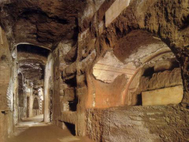 Туристы и паломники, прибывающие в Рим, могут теперь побывать в недавно обнаруженных и ранее неизвестных историкам и археологам катакомбах