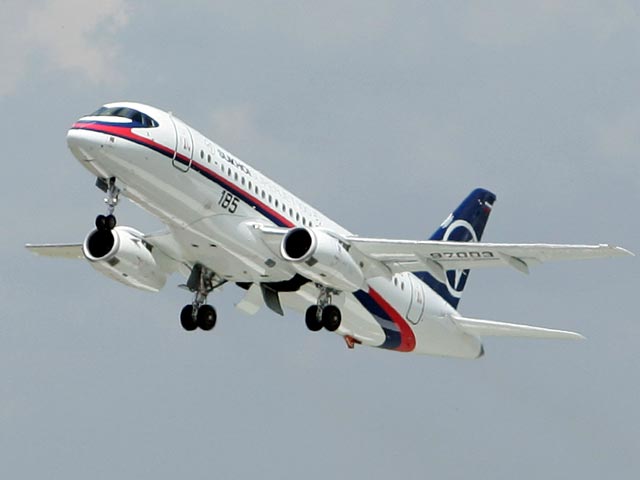 Никакого "таинственного ЧП" на борту новейшего пассажирского самолета Sukhoi Superjet-100 (SSJ-100), летевшего 3 августа из Казани в Москву, не было. Самолет успешно выполнил полет и сел в аэропорту "Шереметьево"