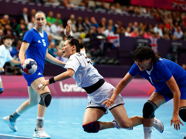 Женская сборная России уступила в четвертьфинале олимпийского турнира по гандболу команде Южной Кореи с перевесом в один мяч