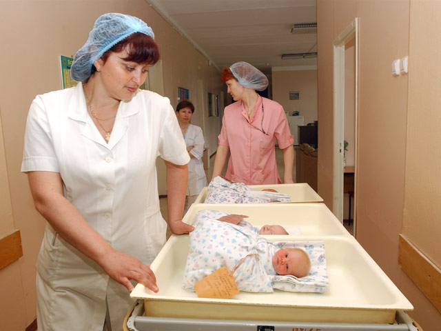 В первом полугодии 2012 года в РФ зарегистрированы рост рождаемости и снижение смертности
