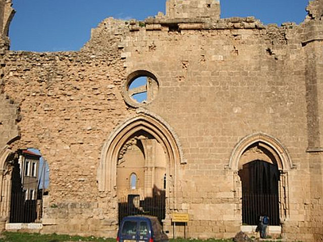 Средневековую церковь святого Георгия в городе Фамагуста, оккупированного турками, стали  использовать в качестве отхожего места
